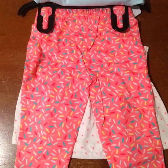 New 3 piece Carter's baby set (18M) - Picture 2 of 4